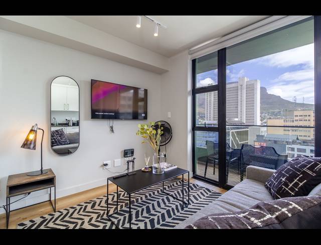 0.5 BEDROOM APARTMENT FOR SALE IN CAPE TOWN CITY CENTRE